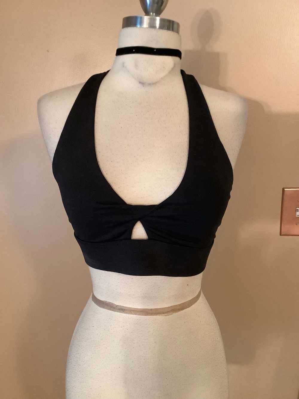 Fabletics Oasis Black Halter Neck Medium Impact Sports Bra Twist Front Cutout SM